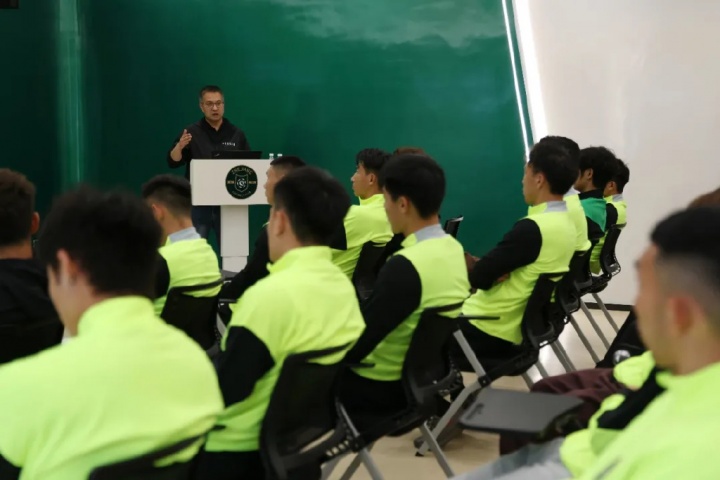 浙江隊組織職業(yè)公關培訓 王濤授課強調媒體應對