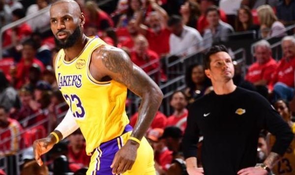 湖人3-0火箭：勒布朗絕平三分，火箭最后41秒致命失誤