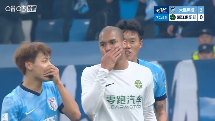 FIFA新規(guī)：捂嘴罵人直紅，2026世界杯生效，中超已成重災(zāi)區(qū)