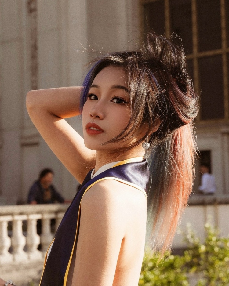 網(wǎng)紅shulunc曬與克萊合影引發(fā)爭議 本人稱對分手事件不知情