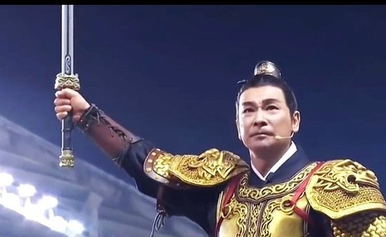 趙文卓扮鄭成功登船拔劍喊話：殺！殺！殺！