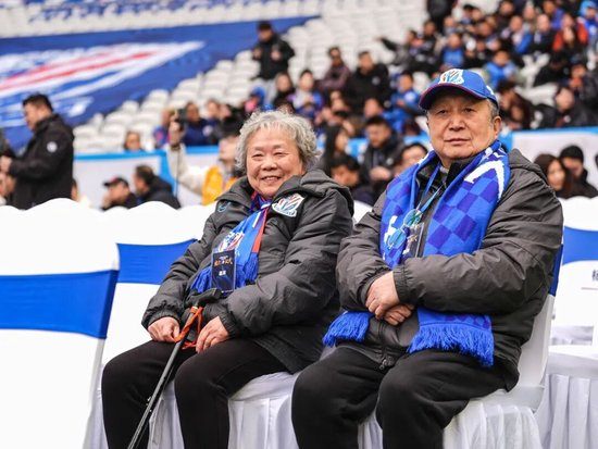 申花2026賽季出征：新援亮相，谷際慶稱背負(fù)前所未有壓力