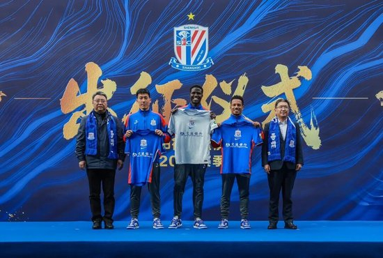 申花2026賽季出征：新援亮相，谷際慶稱背負(fù)前所未有壓力