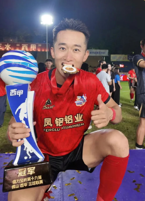 對話許小龍：36歲退役球員腹肌仍在 李鐵業(yè)務(wù)能力確實強(qiáng)但出事想不到