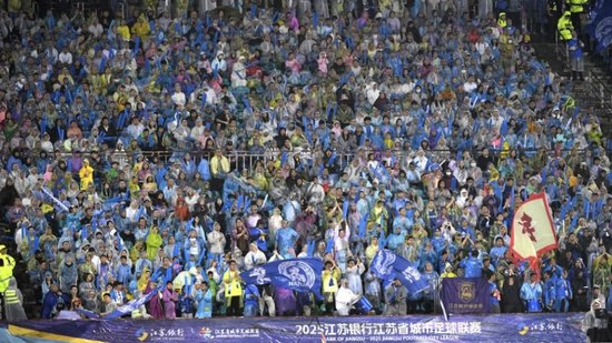 場(chǎng)均8798人超中甲，蘇超為何能接住潑天流量？