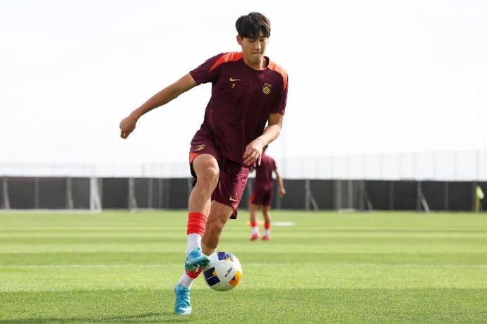 17歲布尼亞明跳五級(jí)入選U22：父親電話叮囑把握機(jī)會(huì)，目標(biāo)歐洲留洋
