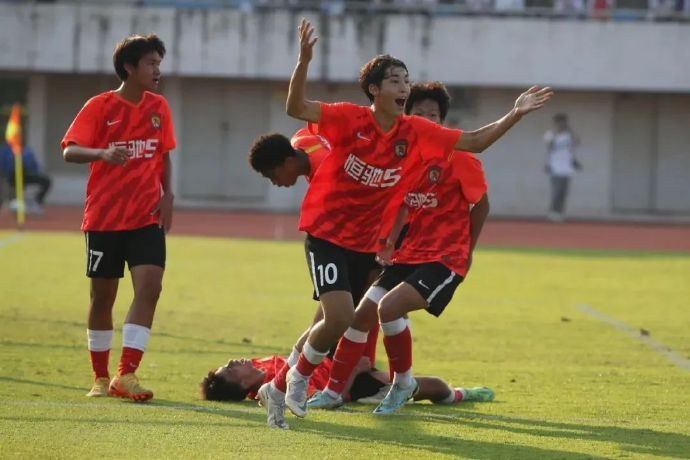 17歲布尼亞明跳五級(jí)入選U22：父親電話叮囑把握機(jī)會(huì)，目標(biāo)歐洲留洋