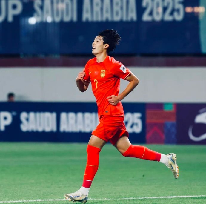 17歲布尼亞明跳五級(jí)入選U22：父親電話叮囑把握機(jī)會(huì)，目標(biāo)歐洲留洋