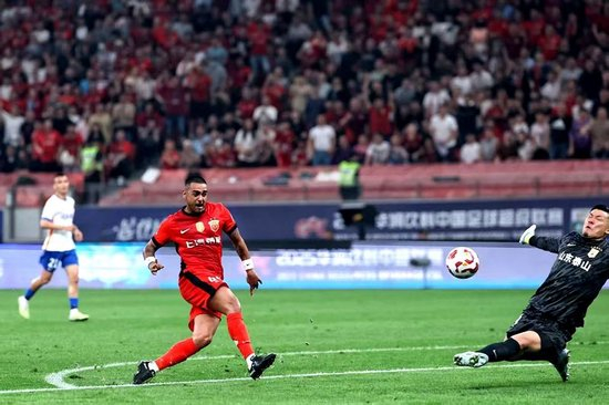 武磊點射破荒，海港補時階段1-1逼平泰山