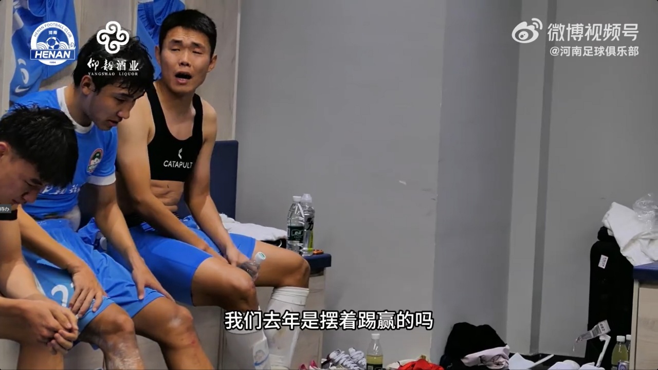 王上源更衣室怒斥：誰不踢現(xiàn)在下去 我們?nèi)ツ瓴皇菙[著踢贏的