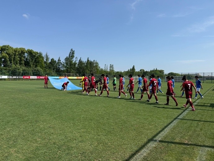 海港U17隊(duì)2:1麓山國(guó)際實(shí)驗(yàn)學(xué)校 楊思致遠(yuǎn)助攻穆海麥提首開(kāi)記錄