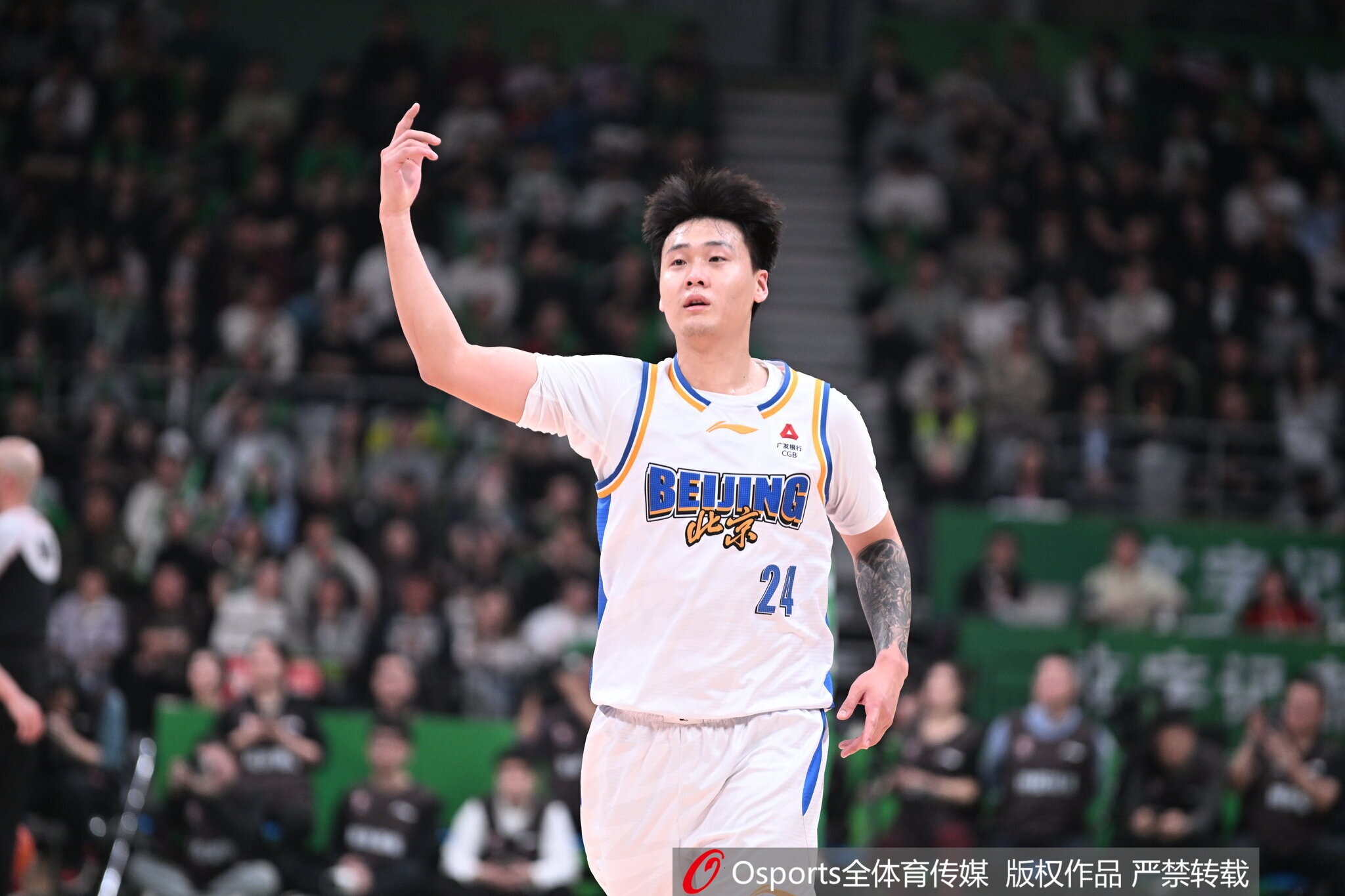 北京禁區(qū)外10中9+三分28中14 扳平上海 趙睿曾凡博狀態(tài)回升