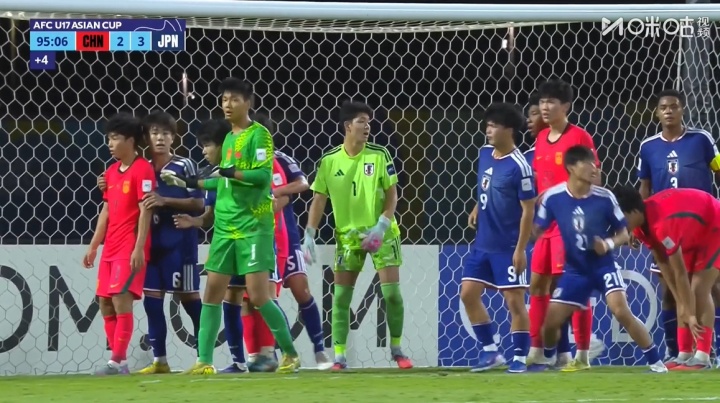 U17亞洲杯決賽：國(guó)少補(bǔ)時(shí)角球差之毫厘，秦子牛壓上趙松源頭槌遭神撲