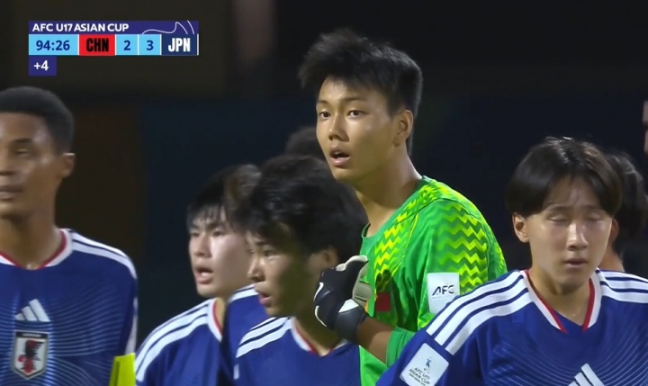 U17亞洲杯決賽：國(guó)少補(bǔ)時(shí)角球差之毫厘，秦子牛壓上趙松源頭槌遭神撲