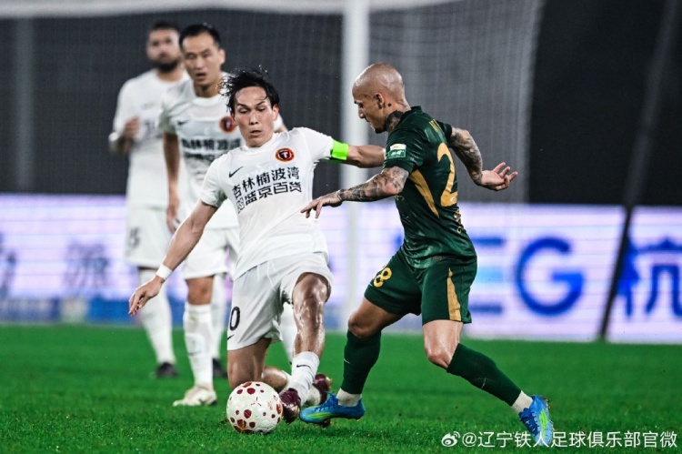 姆本扎帽子戲法 遼寧鐵人客場(chǎng)5-0橫掃浙江隊(duì)取客場(chǎng)首勝