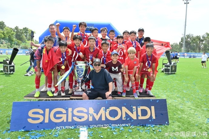 中國(guó)足球小將2014隊(duì)點(diǎn)球擒埃弗頓 捧得SIGISMONDI杯