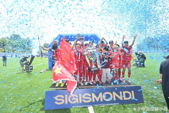 中國(guó)足球小將2014隊(duì)點(diǎn)球擒埃弗頓 捧得SIGISMONDI杯
