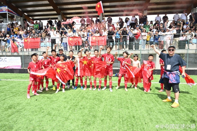 中國(guó)足球小將2014隊(duì)點(diǎn)球擒埃弗頓 捧得SIGISMONDI杯
