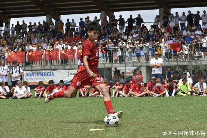 中國(guó)足球小將2014隊(duì)點(diǎn)球擒埃弗頓 捧得SIGISMONDI杯