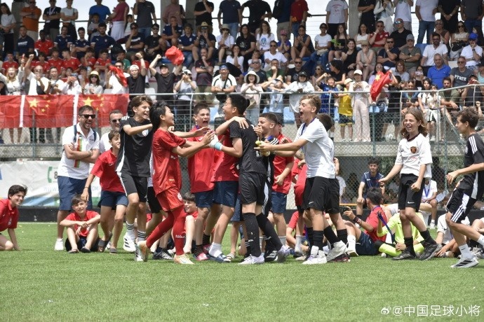 中國(guó)足球小將2014隊(duì)點(diǎn)球擒埃弗頓 捧得SIGISMONDI杯