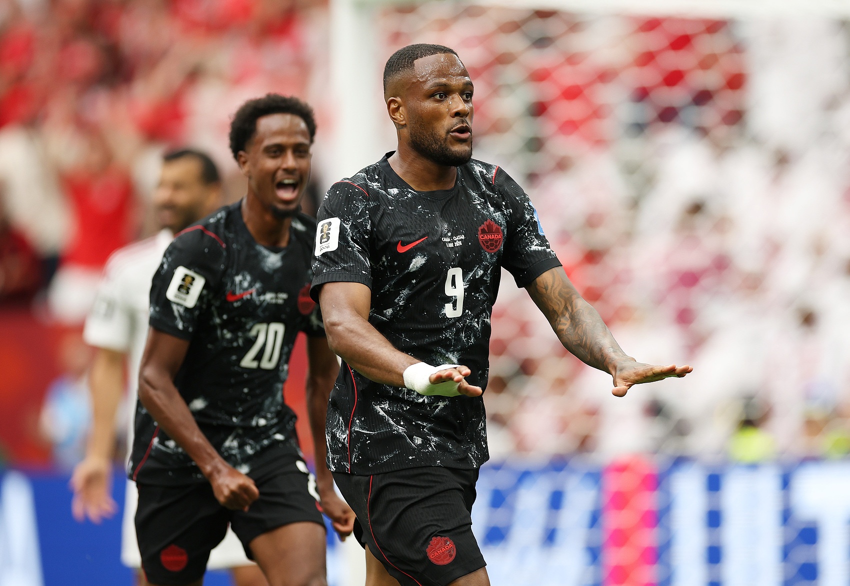 戴維雙響+造紅 加拿大半場3-0碾壓制十人卡塔爾