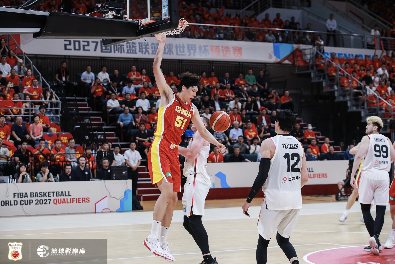 13分鐘9分7板5犯，楊瀚森對(duì)日本撞墻，G聯(lián)賽場(chǎng)均17+9成反差