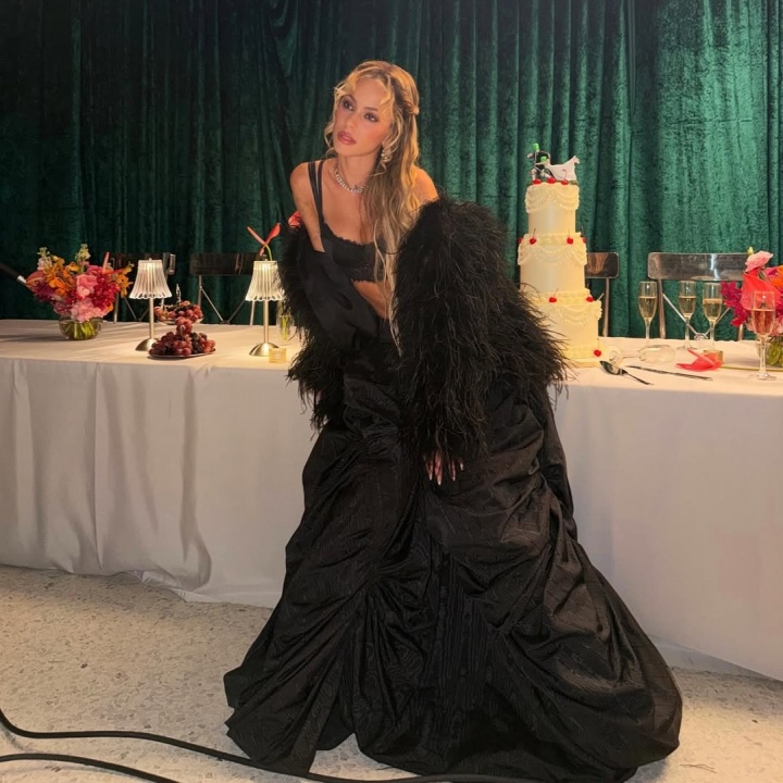 德保羅未婚妻Tini 29歲生日派對：梅西出席，婚禮計劃世界杯前舉辦