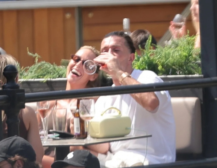 格拉利什世界杯期間酒吧豪飲伏特加 倒地瞌睡照流出