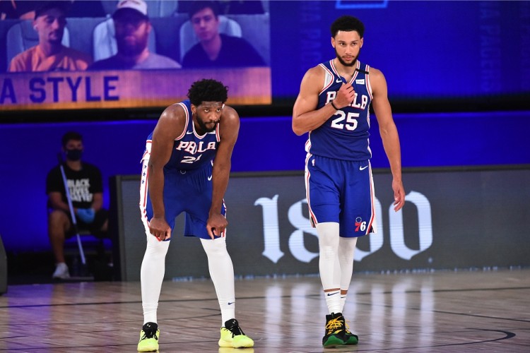 阿德巴約拳擊希羅面部：熱火內(nèi)訌引爆賭城，NBA隊友反目史再添新篇