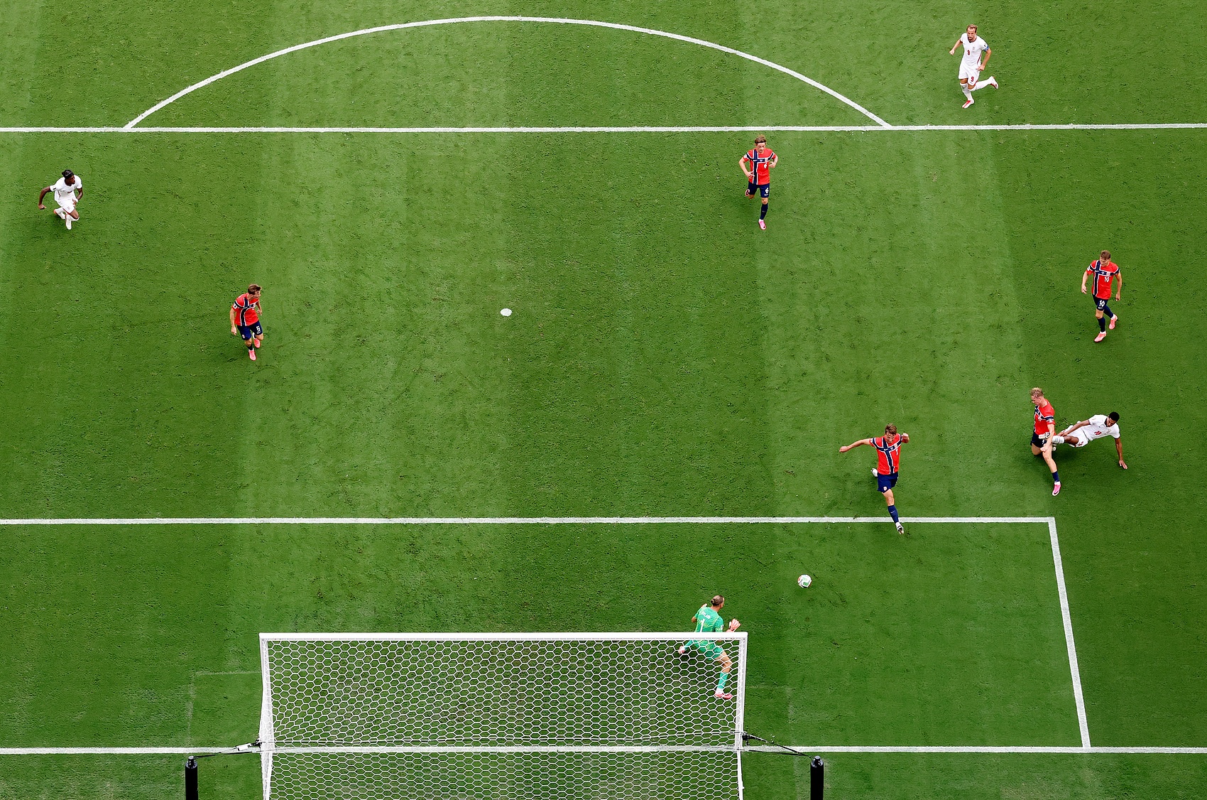 FIFA遭炮轟：C羅巴洛貢逃禁賽、阿根廷受益、特朗普獲獎(jiǎng)