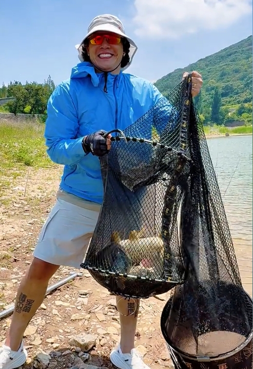 王大雷社媒曬釣魚(yú)視頻，靜心備戰(zhàn)大連英博