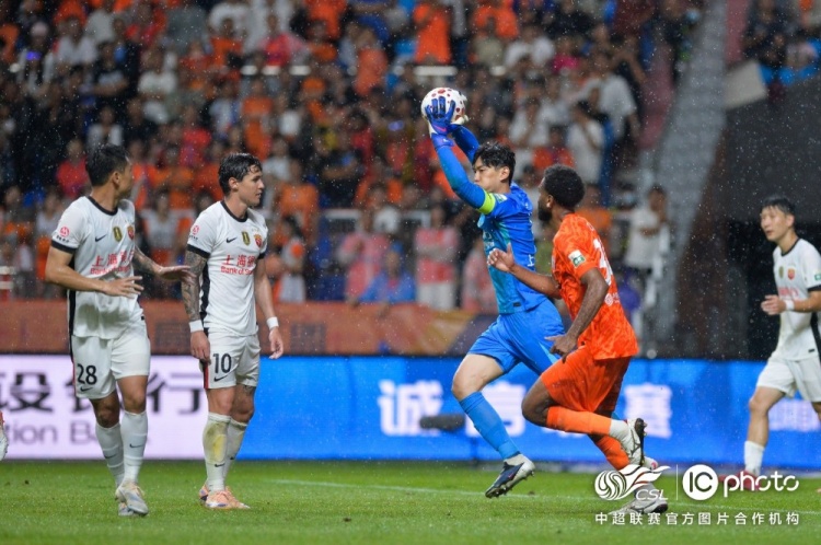 VAR兩度介入無效 海港客場(chǎng)2-2遭云南玉昆逼平