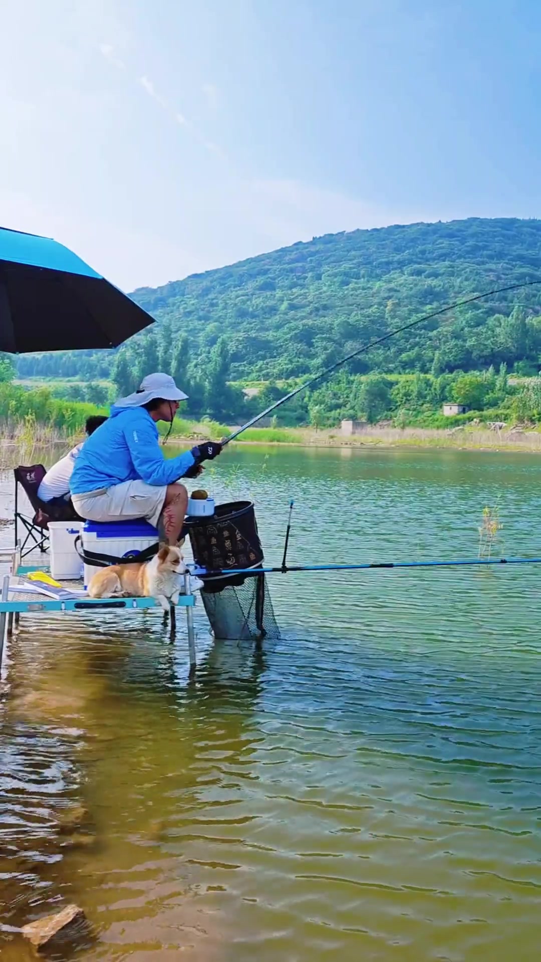 王大雷社媒曬釣魚(yú)視頻，靜心備戰(zhàn)大連英博