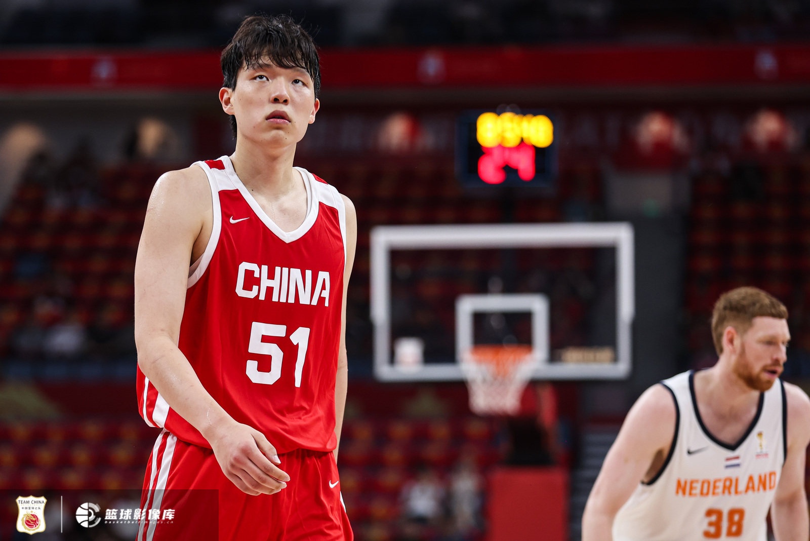 楊瀚森夏聯(lián)9+10收官，媒體人質(zhì)疑國(guó)家隊(duì)教練組能否用好核心