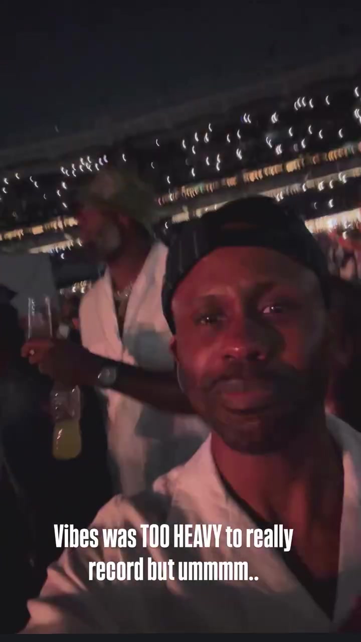 詹姆斯塔圖姆內(nèi)場看Jay-Z 米切爾獨(dú)坐上層看臺