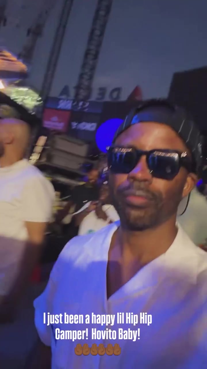 詹姆斯塔圖姆內(nèi)場看Jay-Z 米切爾獨(dú)坐上層看臺