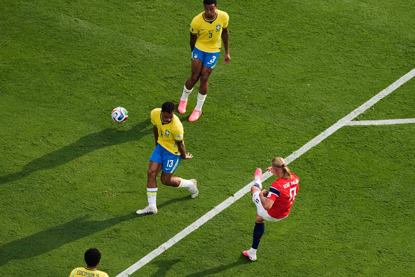 FIFA官方公布世界杯最佳進球12候選：費蘭決賽絕殺領銜，梅西姆巴佩在列