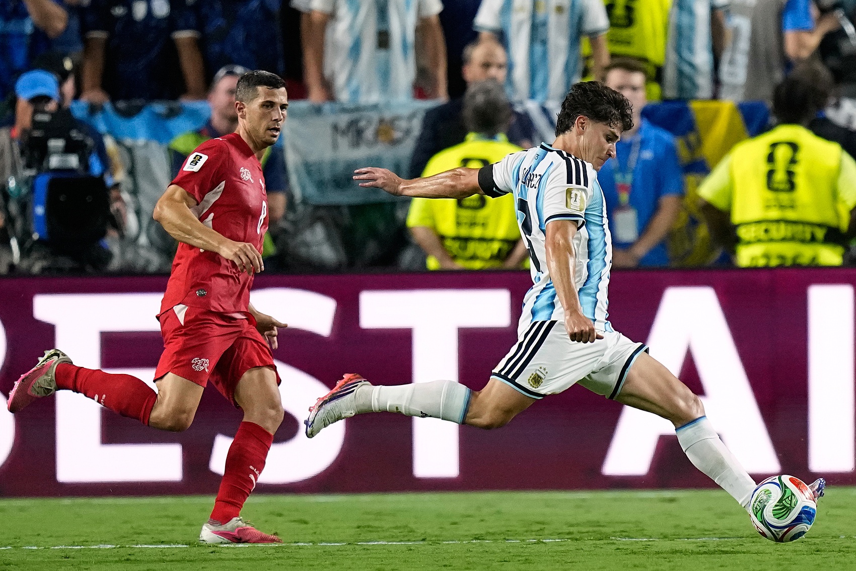 FIFA官方公布世界杯最佳進球12候選：費蘭決賽絕殺領銜，梅西姆巴佩在列
