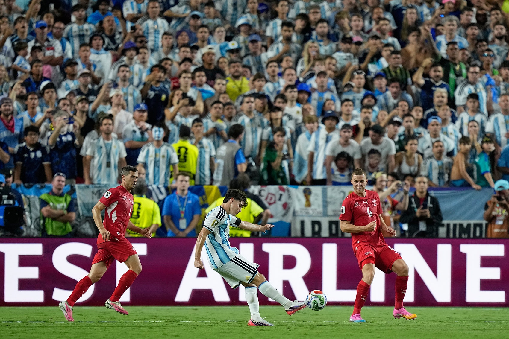 FIFA官方公布世界杯最佳進球12候選：費蘭決賽絕殺領銜，梅西姆巴佩在列