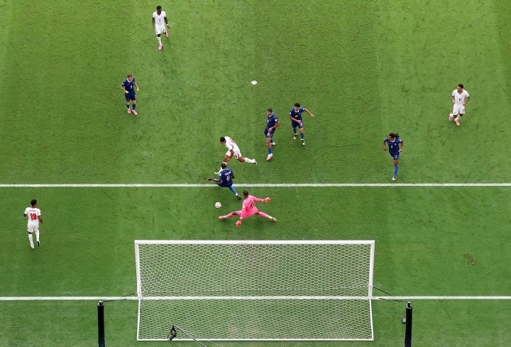 FIFA官方公布世界杯最佳進球12候選：費蘭決賽絕殺領銜，梅西姆巴佩在列