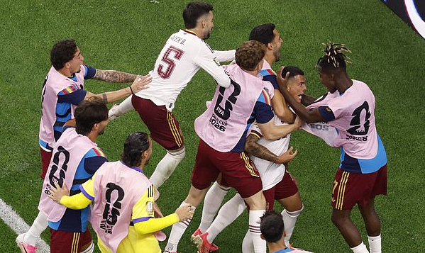 三連殺！西班牙2-0完勝法國(guó)，世界杯首支單屆6零封球隊(duì)