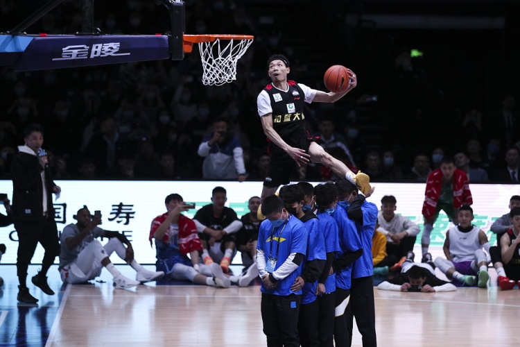 陳登星：常看卡特扣籃但偶像是科比 成DUNKMAN首位中國選手