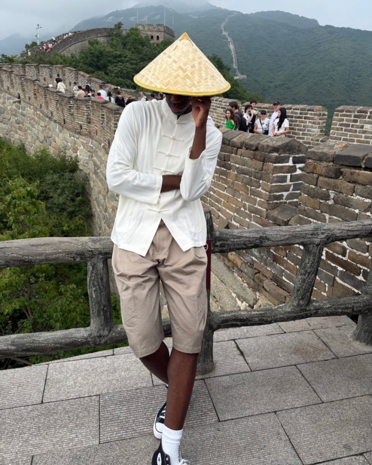 迪班薩曬中國行照片：到了中國讓我看得更清楚了一些