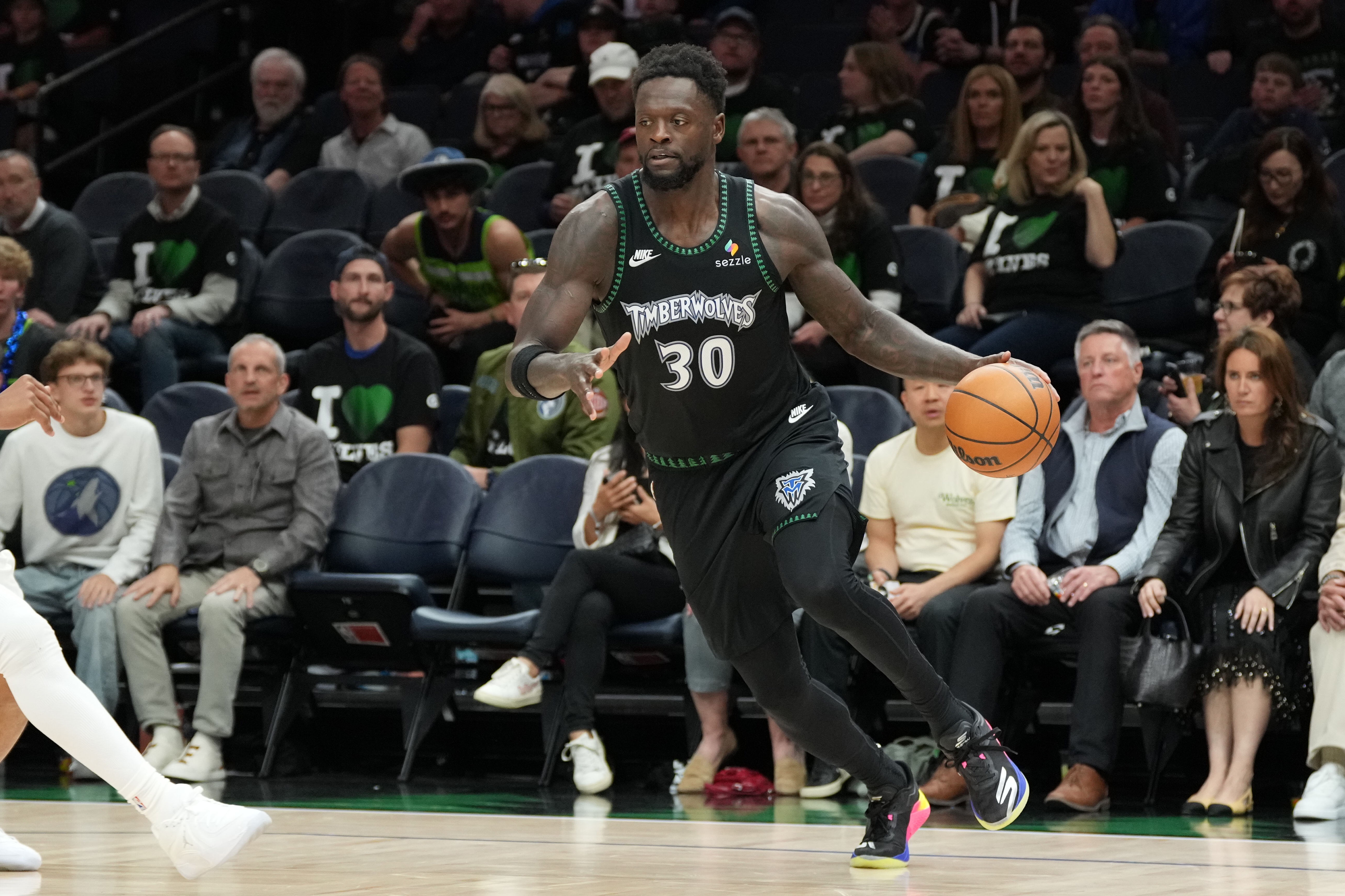 詹姆斯加盟76人躍升第5，雷霆馬刺尼克斯居前三，NBA休賽期實(shí)力榜巨震